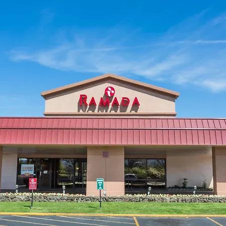 Ramada By Wyndham Medford Hotel & Conference Center-2