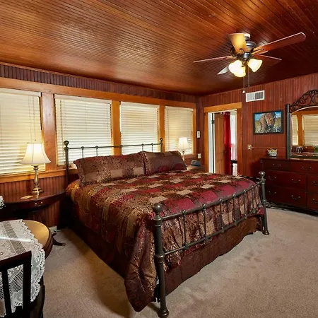 Avenue Hotel Bed And Breakfast-3
