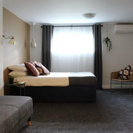 The Town & Country Lodge-2