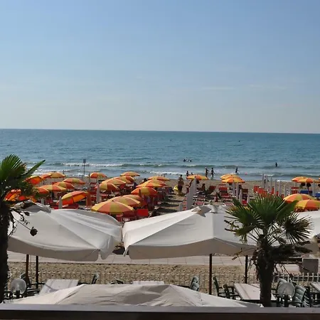 Hotel Righetto Fronte Mare-3