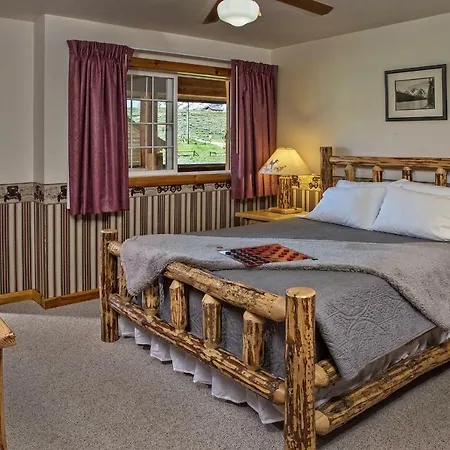 Stanley High Country Inn-3