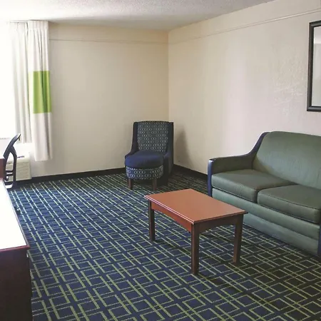 La Quinta Inn & Suites Tulsa-2