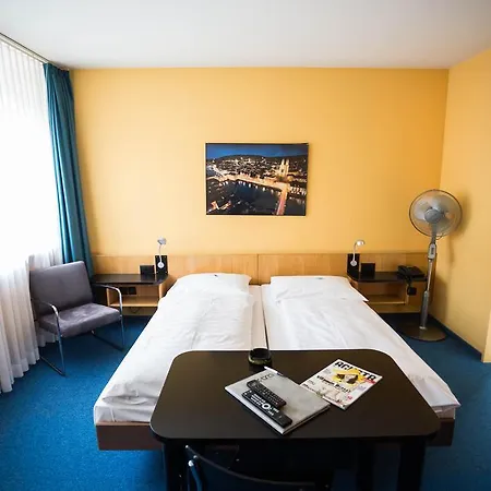 X-Tra Hotel-2
