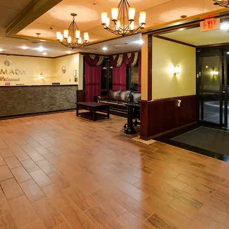 Ramada By Wyndham Medford Hotel & Conference Center-3
