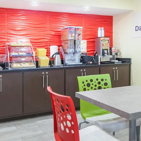 Days Inn By Wyndham Miami-3