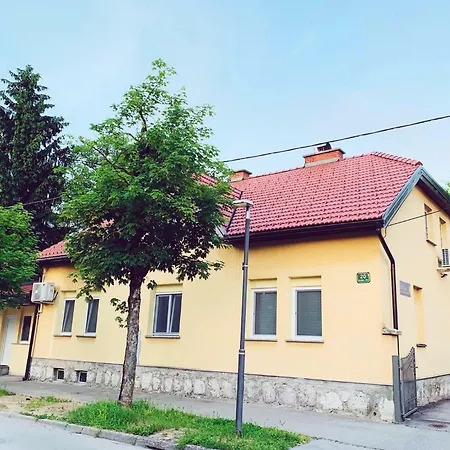 Lina Rooms Hostel-3