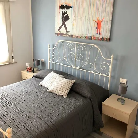 IRIDES ROOMS a un passo dai Parchi Divertimento-2