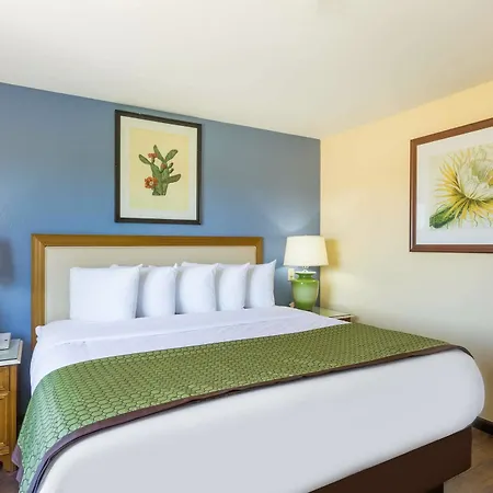 Days Inn By Wyndham Benson-2