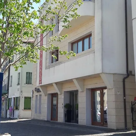 Hotel Leon Bianco-2