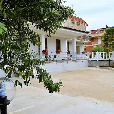 Guesthouse Holiday Formia Beach-2