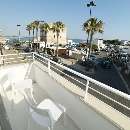 Latino Rent Room-3