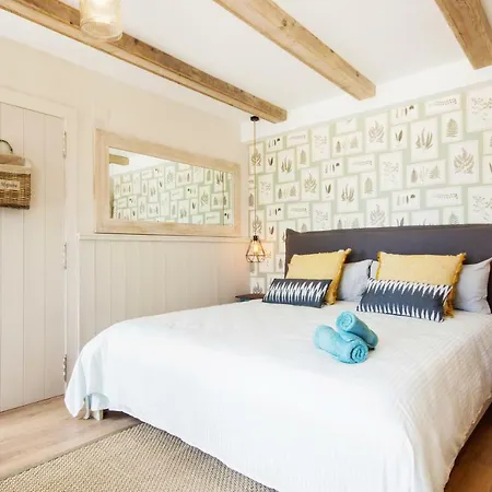 The Beach House Studios & Suites-2