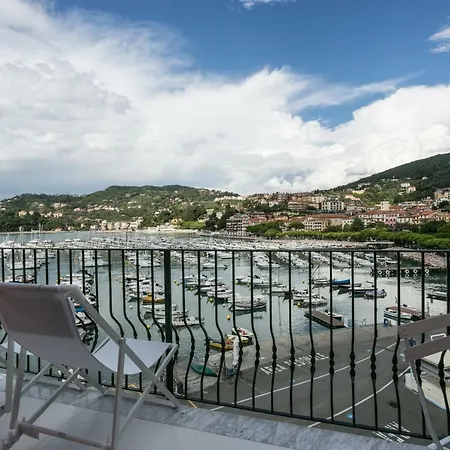 Al Molo Sea View Rooms-3