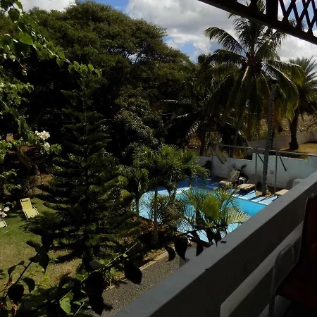 Villa Osumare Cosy Beach Front Guest House-3