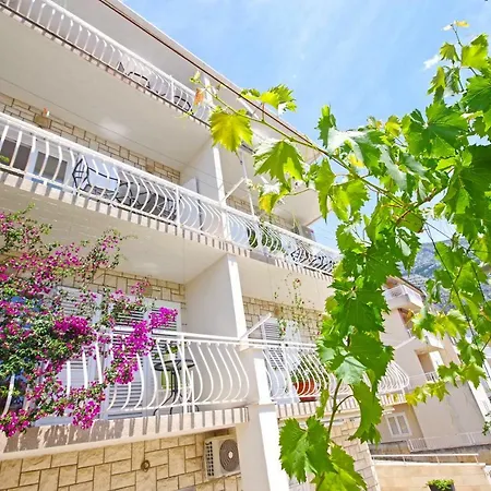 Makarska Sea View Rooms-2
