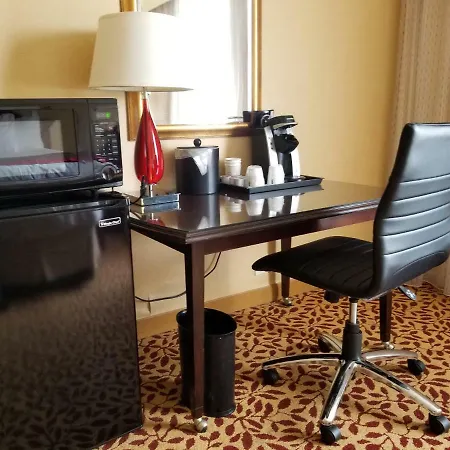 Ramada Plaza By Wyndham Fort Wayne Hotel & Conference Center-2