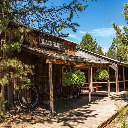 Bend-Sunriver Camping Resort 24 Ft. Yurt 12-2