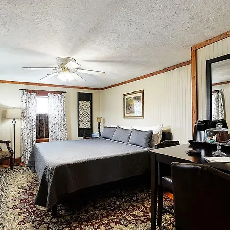 Hocking Hills Inn-3