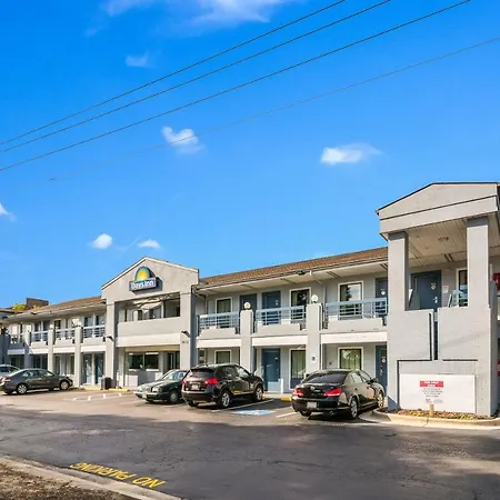 Days Inn By Wyndham Raleigh Glenwood-Crabtree-2