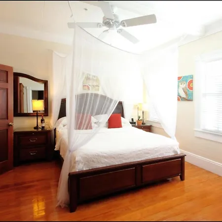 Avalon Bed And Breakfast (Adults Only)-3