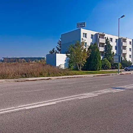 Aviator Garni Hotel Bratislava-3