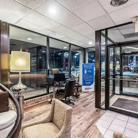 Econo Lodge-3