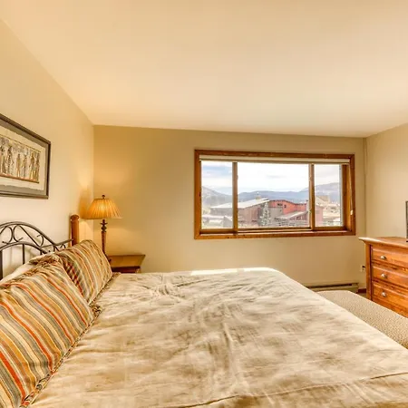 Beautiful Mountain View Condo-3