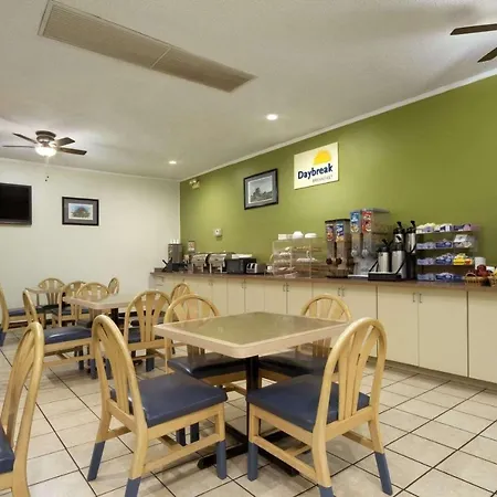 Days Inn By Wyndham Hardeeville/ I-95 State Line-2