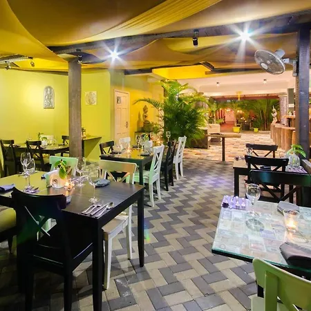 Hotel Babylon-2