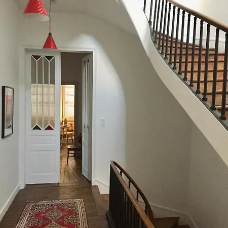 Beautifully Renovated Rooms On Place New York-2