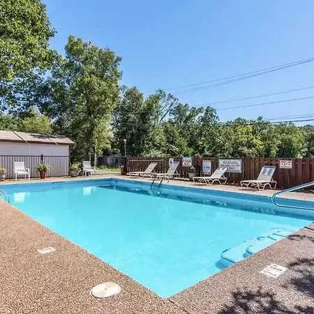 The Parkwood Inn & Suites-3