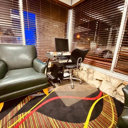 Super 8 By Wyndham Lawrence Ku-2