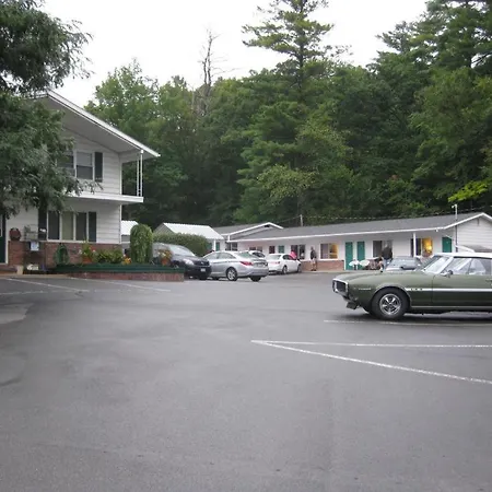 Brookside Motel & Cabins-3