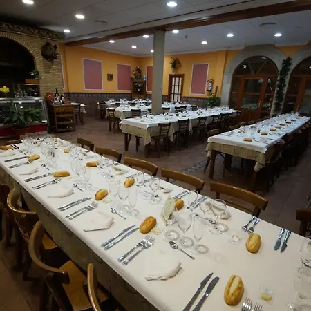 Hostal Restaurante El Surtidor-2