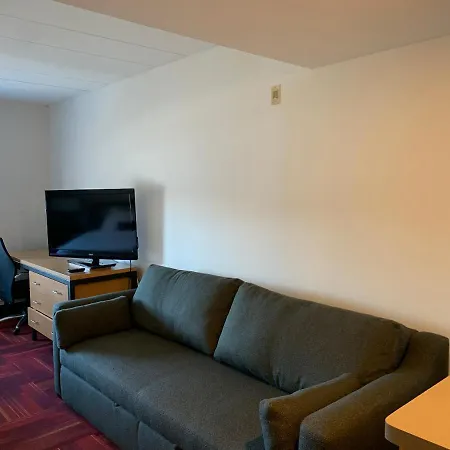 University Inn-3