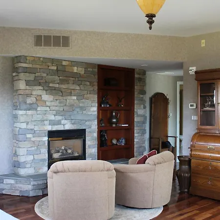Twin Pine Manor-2