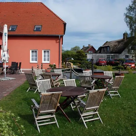 Das kleine Hotel und Ferienwohnungen auf Mönchgut!-2