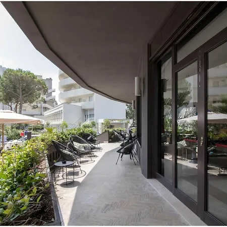 Hotel Caraibi - Breakfast Until 11-00&Dinner-Mirabilandia Partner-3
