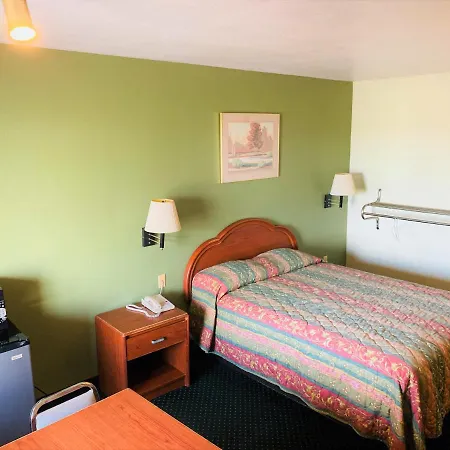 Pine Point Inn & Suites-2