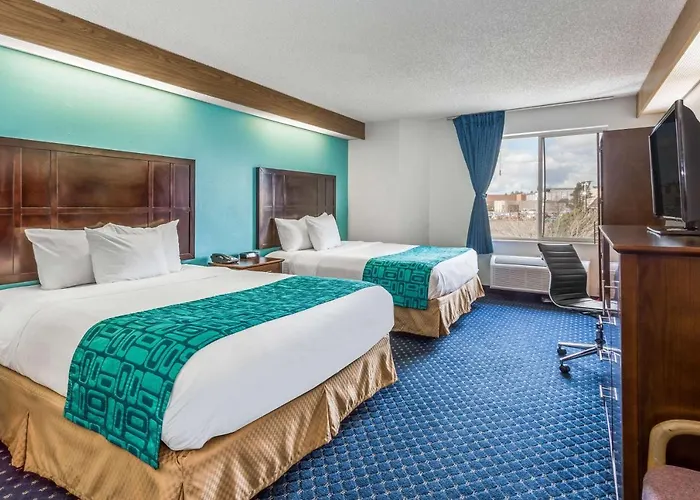 Howard Johnson By Wyndham Vancouver Hotel & Suites