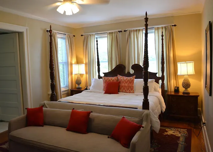 Inn At 835 Boutique Hotel