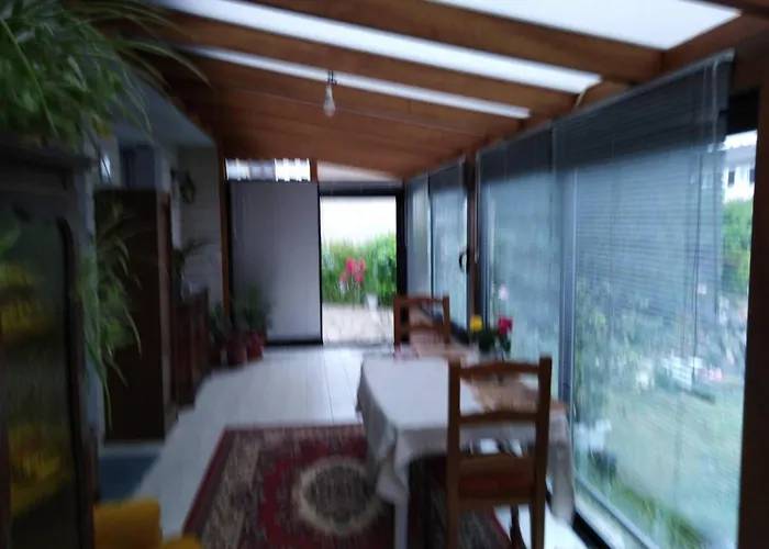 chez Myla chambre avec tv écran plat et salle de bain privative