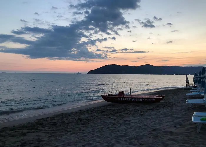 Villa Brezza Marina Marina Di Carrara