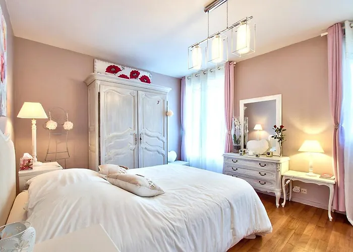 ! A découvrir ! NATURALBNB - Chambres d'hôtes zen au calme - Top confort et reposant - PARKING GRATUIT SECURISE - Garage vélos et motos - OFFERT COPIEUX PETIT DEJEUNER fait maison sucré-salé, local et bio - Accueil et convivialité garantis ! Villeurb