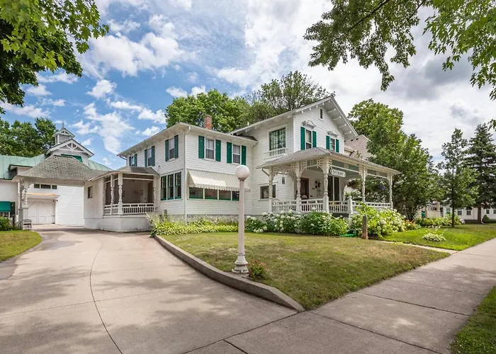 Carriage House Bed & Breakfast Winona
