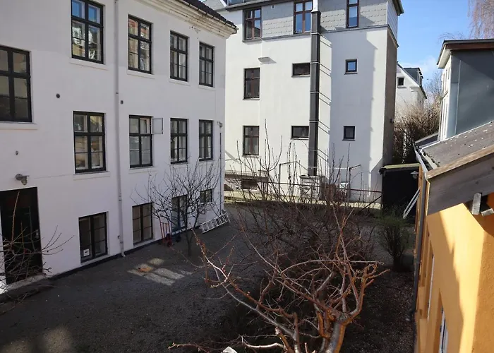 Rooms In Quiet Yellow Courtyard Apartment Copenhague
