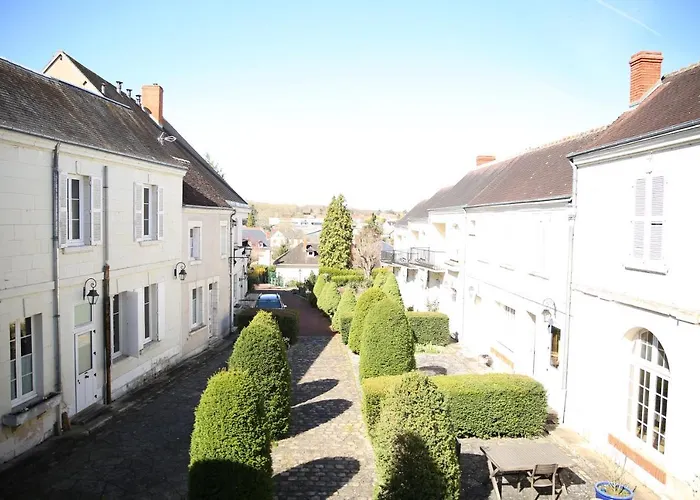Aux Portes du Château