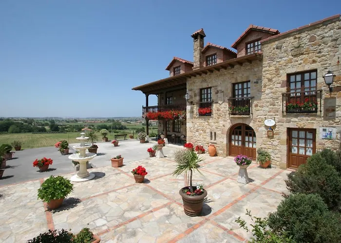 Hotel Posada de Cantabria EL SOLAR -Cenas típicas y Gintonic- Bar -Terraza panorámica