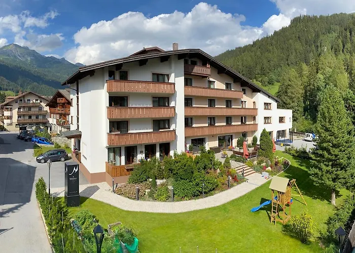 "Quality Hosts Arlberg Hotel Garni Moessmer"