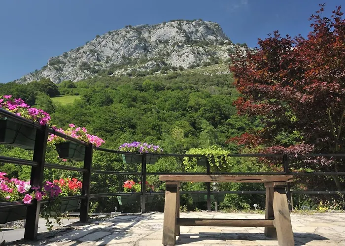 Logis Hotel Restaurante La Casa de Juansabeli Arenas De Cabrales